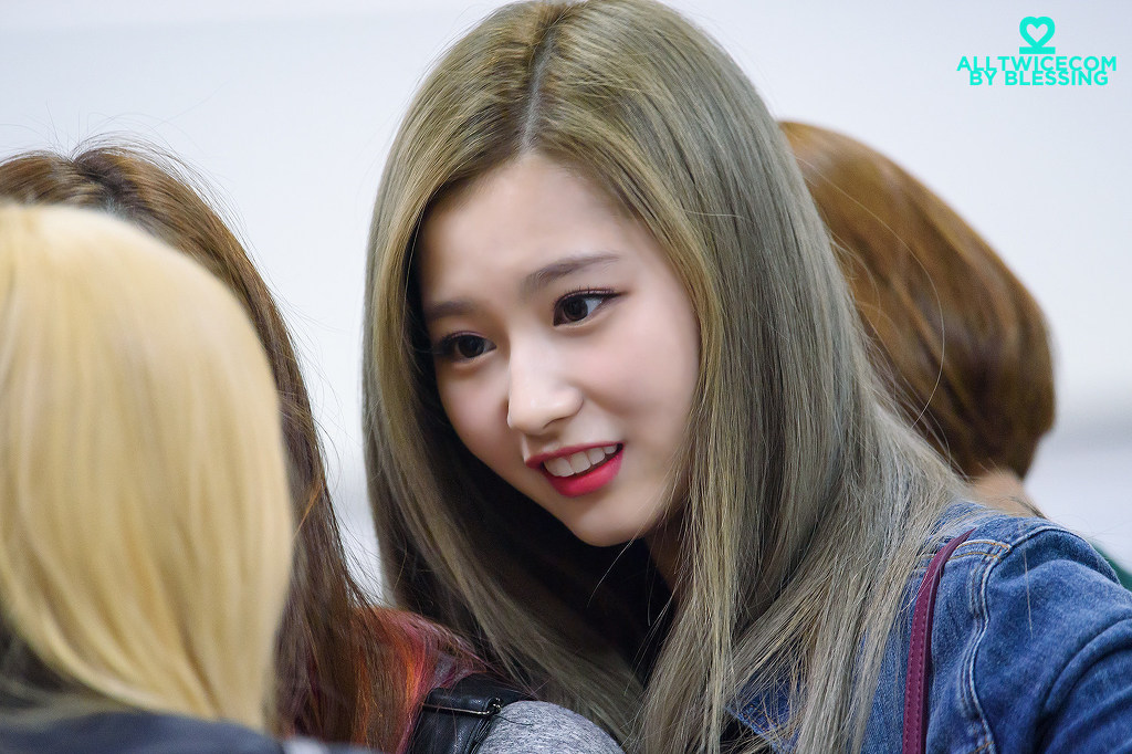 우아하게 시절 트와이스 사나.jpgif | 인스티즈
