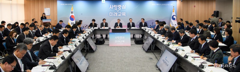 문 대통령과 공무원들의 만남 | 인스티즈