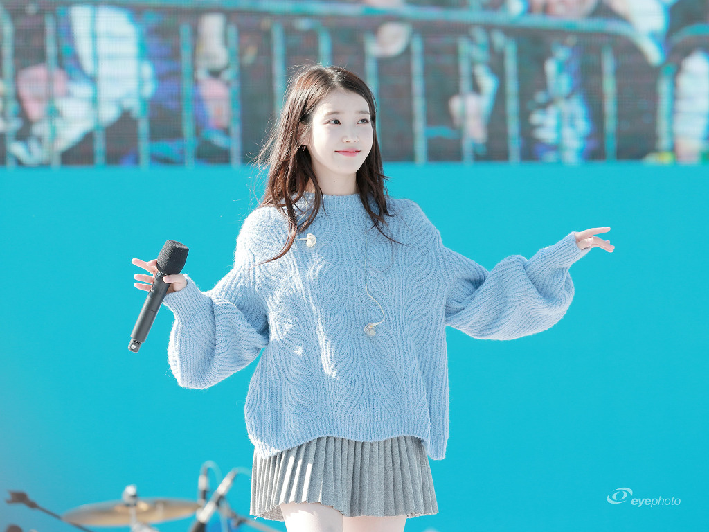하늘하늘한 하늘색 아이유.jpg | 인스티즈