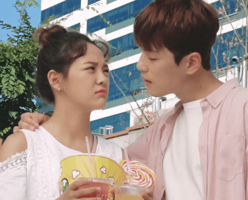 [학교2017] 뽀뽀신 구도별로 찍느라 7번이나 볼뽀뽀한 김세정 김정현.jpgif | 인스티즈