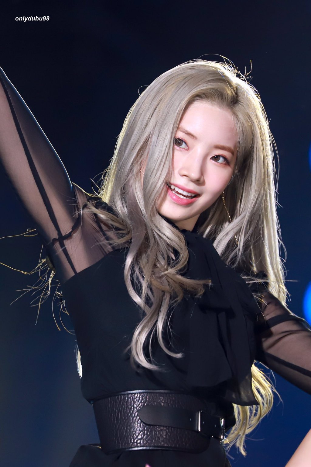 백금발머리도 잘어울리는 최근 다현이.jpg | 인스티즈