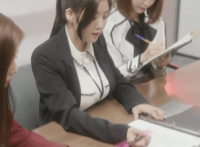 ㅇㅎ) 아이즈원 나코...일관적 취향.....jpg | 인스티즈