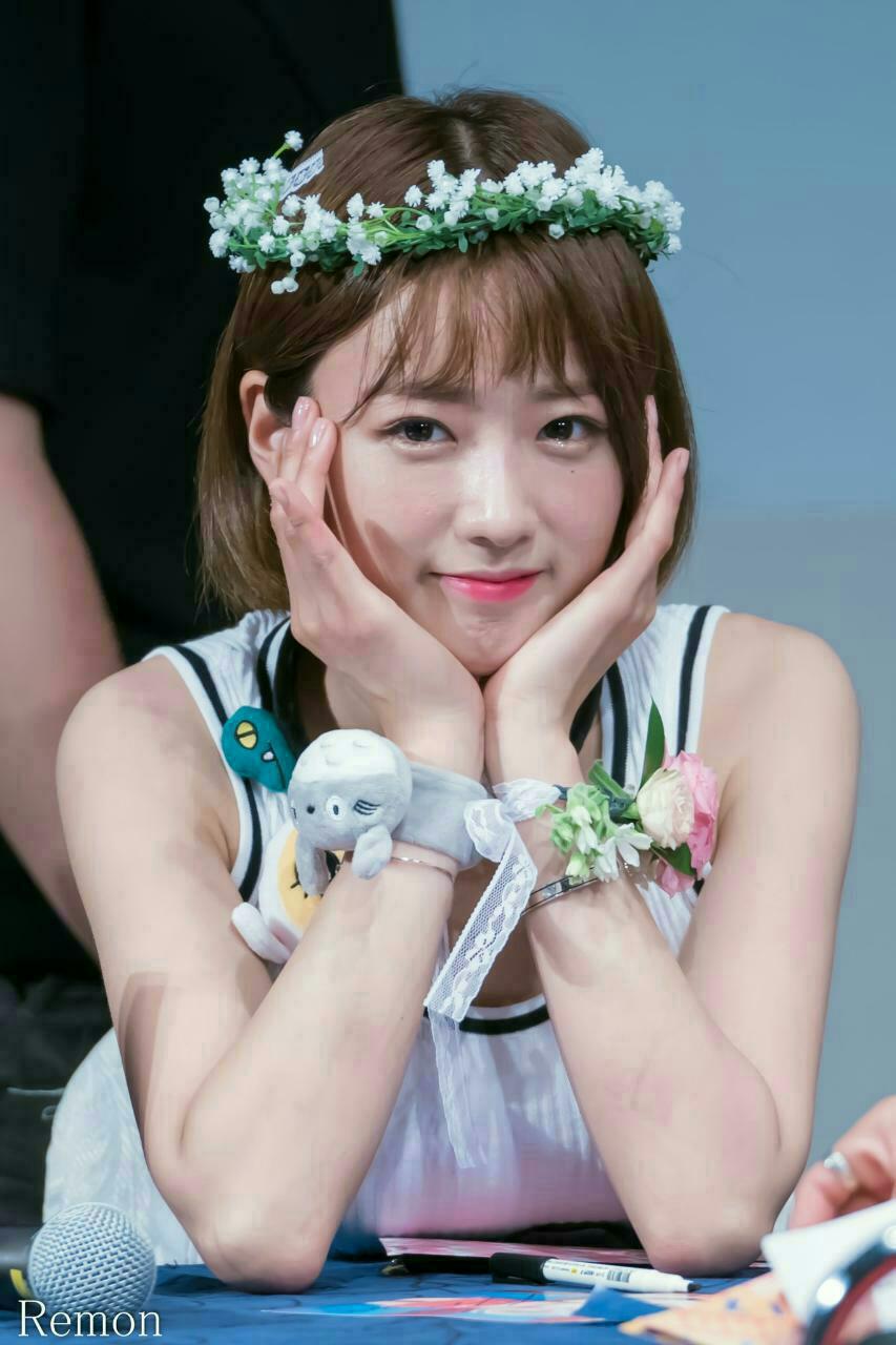 화관 쓴 에이핑크 멤버들.jpg | 인스티즈