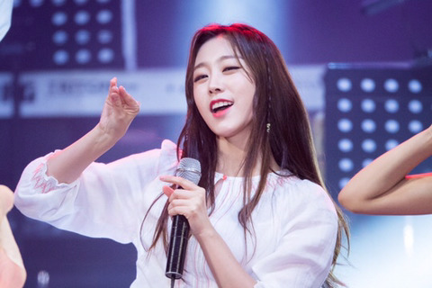 [러블리즈] 보고서를 다 쓰고 먹는 호두과자는 꿀맛이라서 지수 | 인스티즈