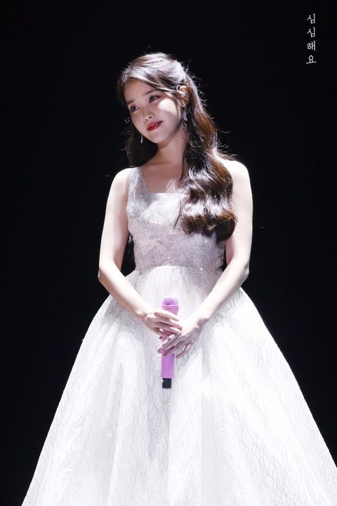 마치 여신과도 같았던 아이유 멜론뮤직어워드 짤.jpgif | 인스티즈