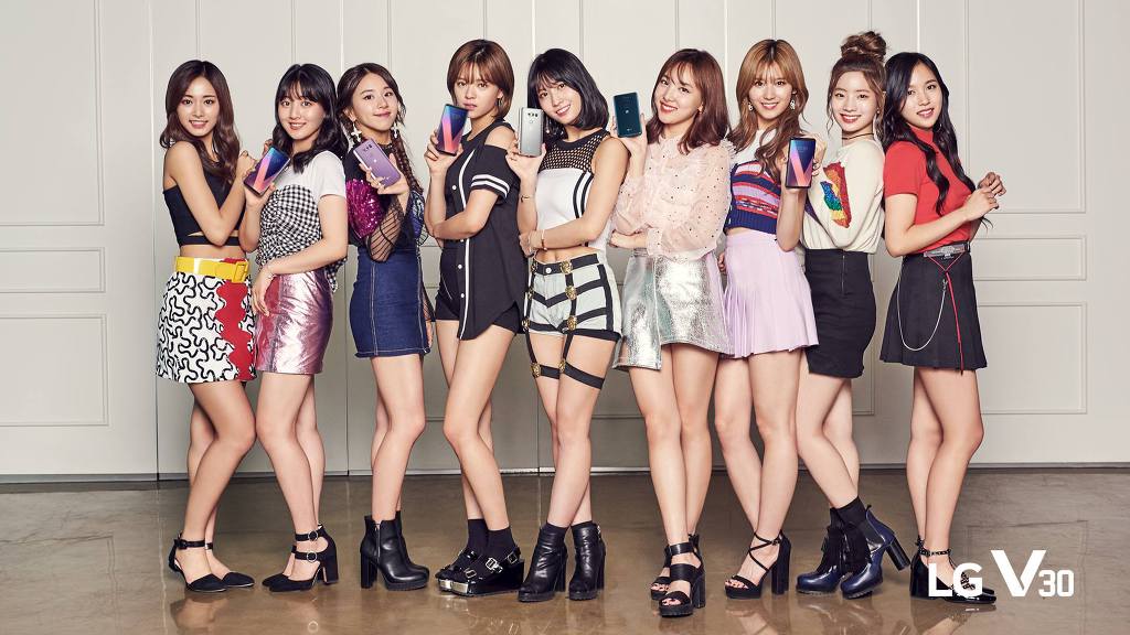 모바일 단말기 광고 찍은 트와이스 | 인스티즈