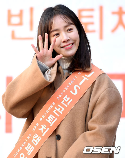 오늘자 명동 JTS 모금캠페인에 참석한 한지민.jpg | 인스티즈