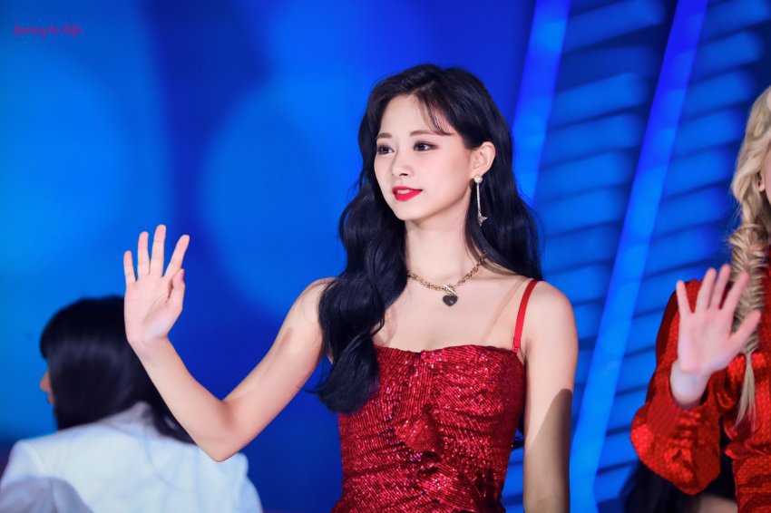 감탄만 나오는 최근 쯔위의 미모.jpgif | 인스티즈