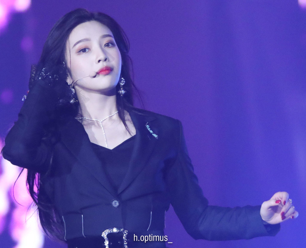 분위기 넘치는 가요대전 레드벨벳 조이.jpgif | 인스티즈