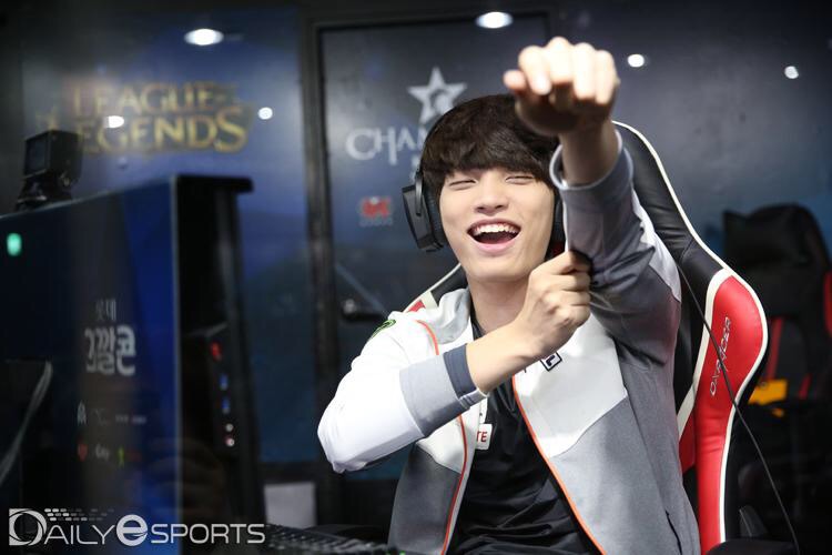 ???: 보성아 여기서 뭐해? | 인스티즈