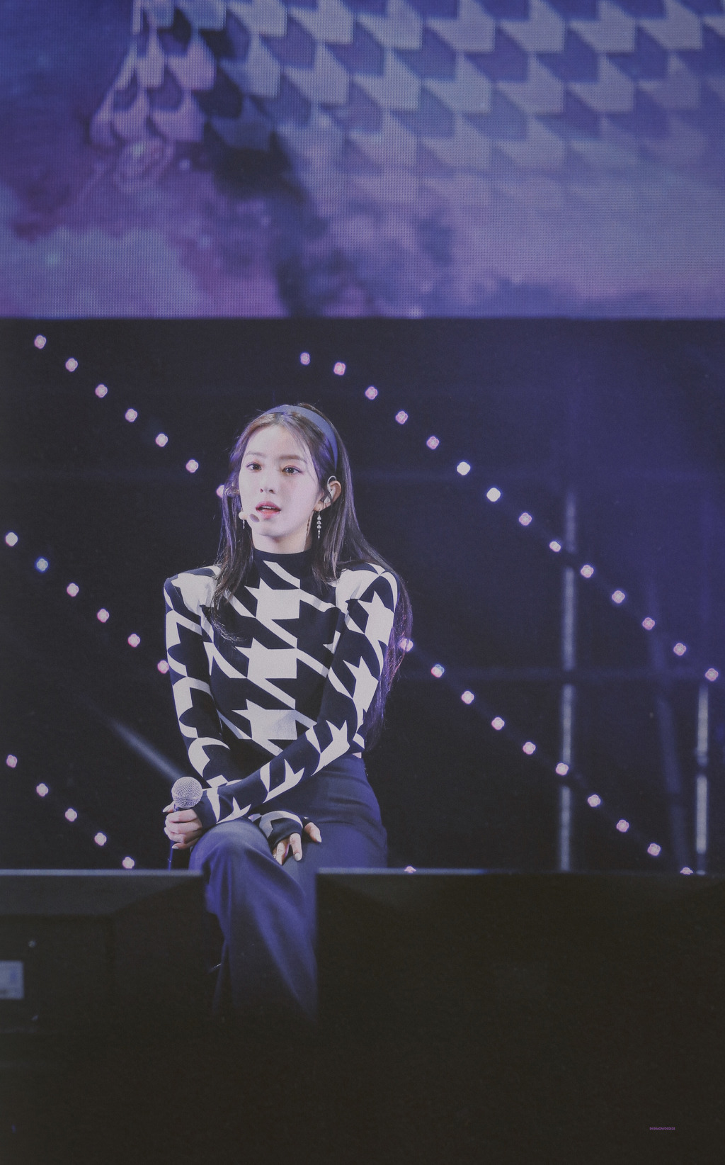 검정 머리띠한 아이린.jpgif | 인스티즈