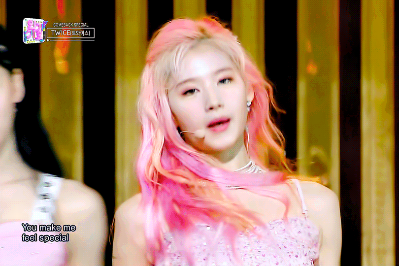 여전히 사람홀리는 사나의 눈빛ㄷㄷㄷ.gif | 인스티즈